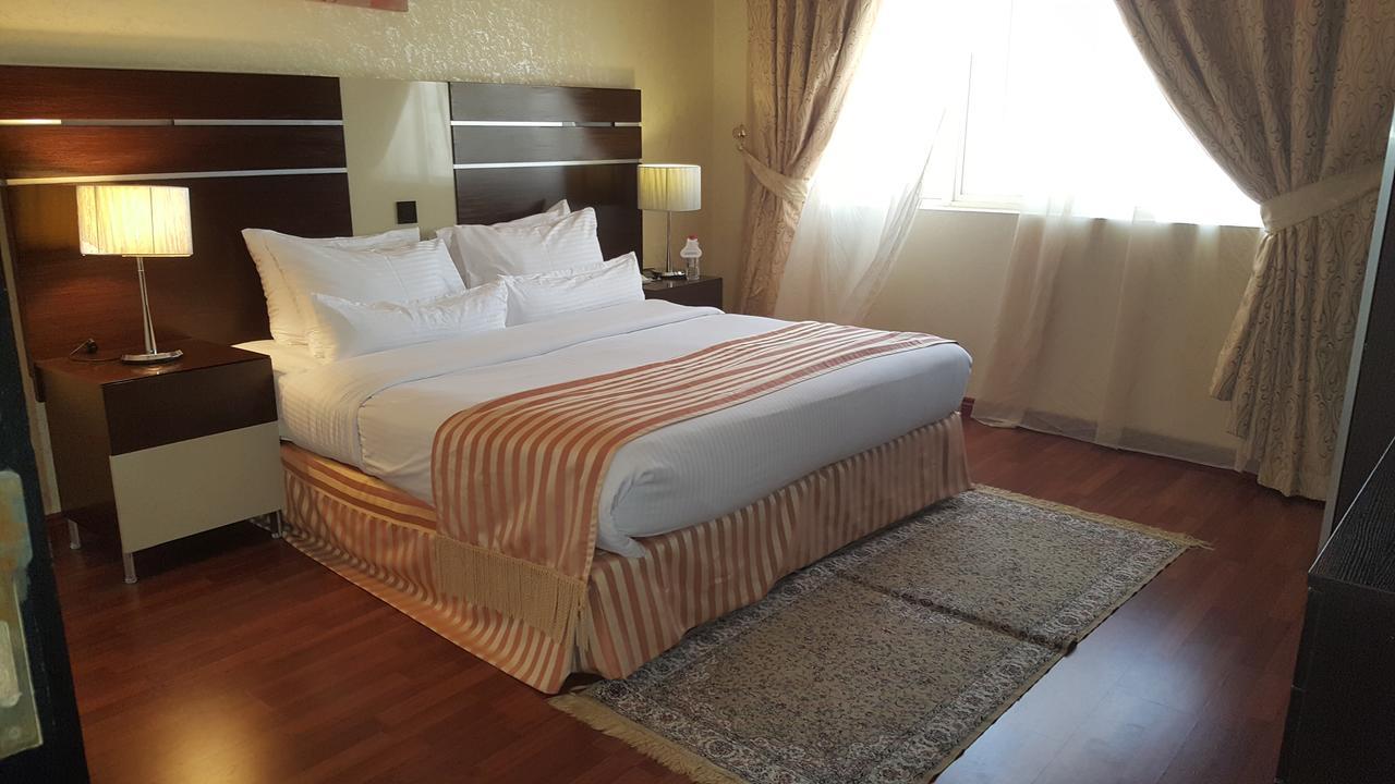 Boulevard City Suites Hotel Apartments Дубай Экстерьер фото